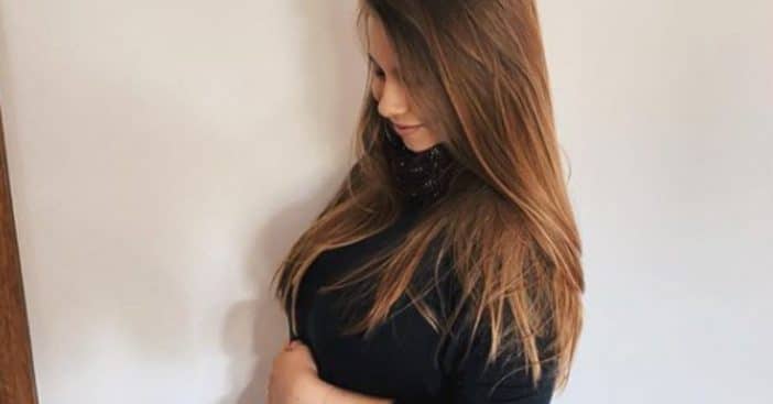 bindi_irwin_shares_baby_bump_photo_26_weeks