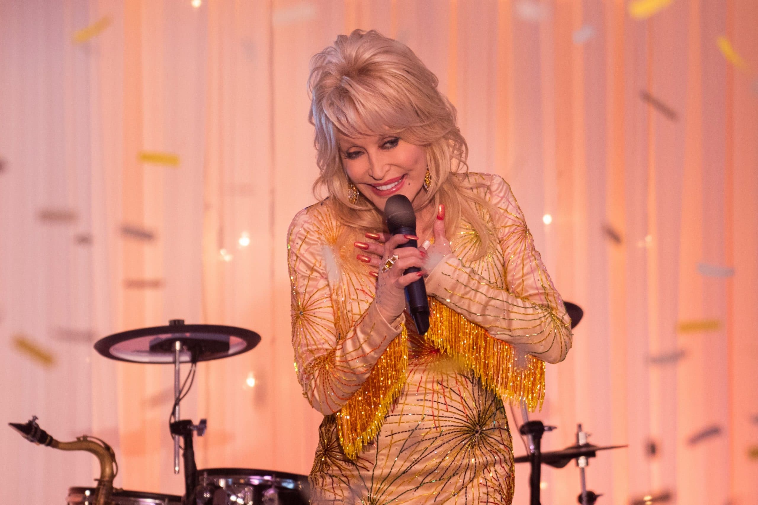 dolly parton singing 