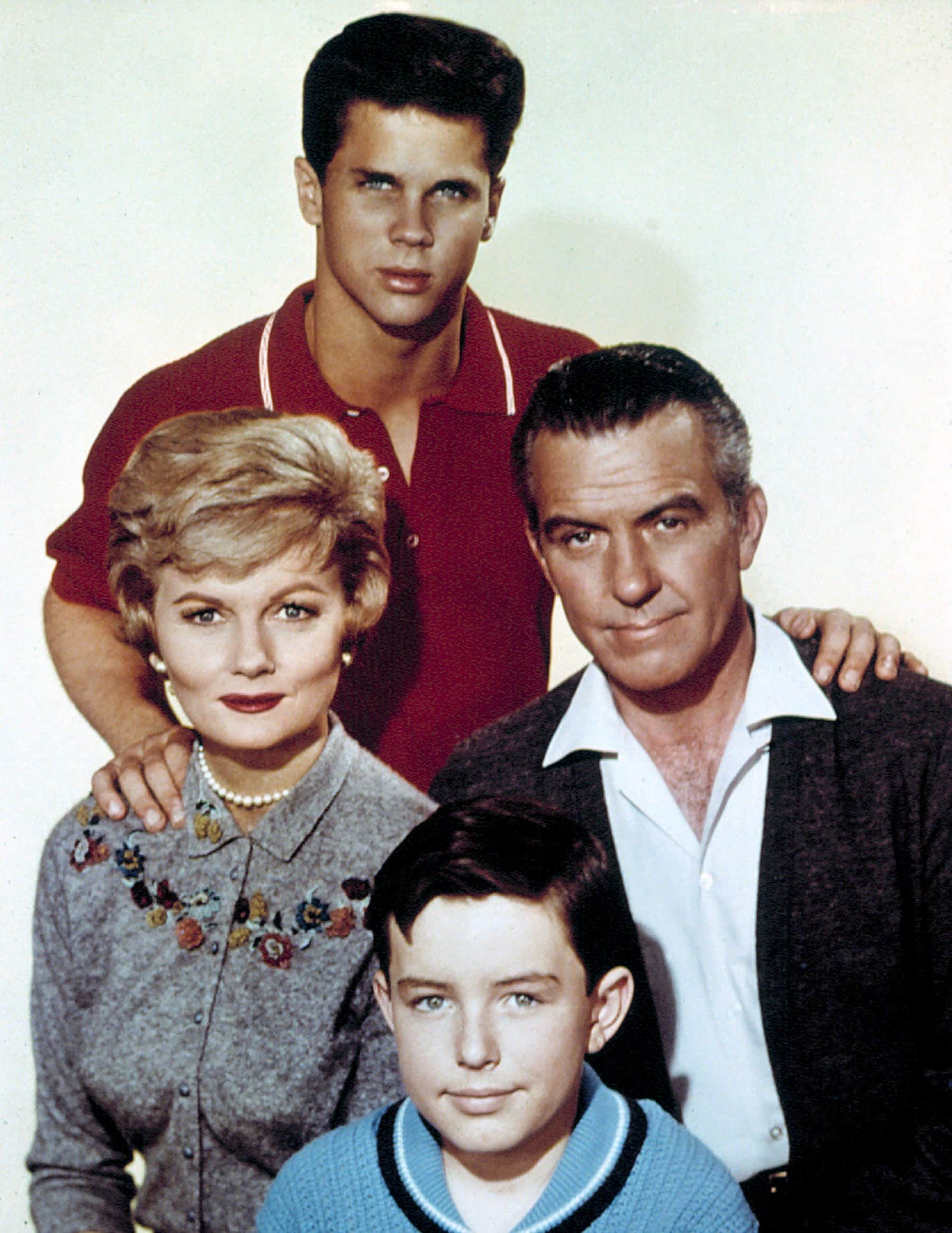 LEAVE IT TO BEAVER, (top) Tony Dow, Barbara Billingsley, Hugh Beaumont, Jerry Mathers