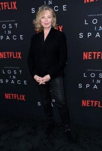 Kristen celebrates Netflix's Lost in Space rendition