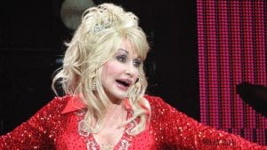 Today, Dolly Parton typically inhabits sold-out concerts, not gas station parking lots