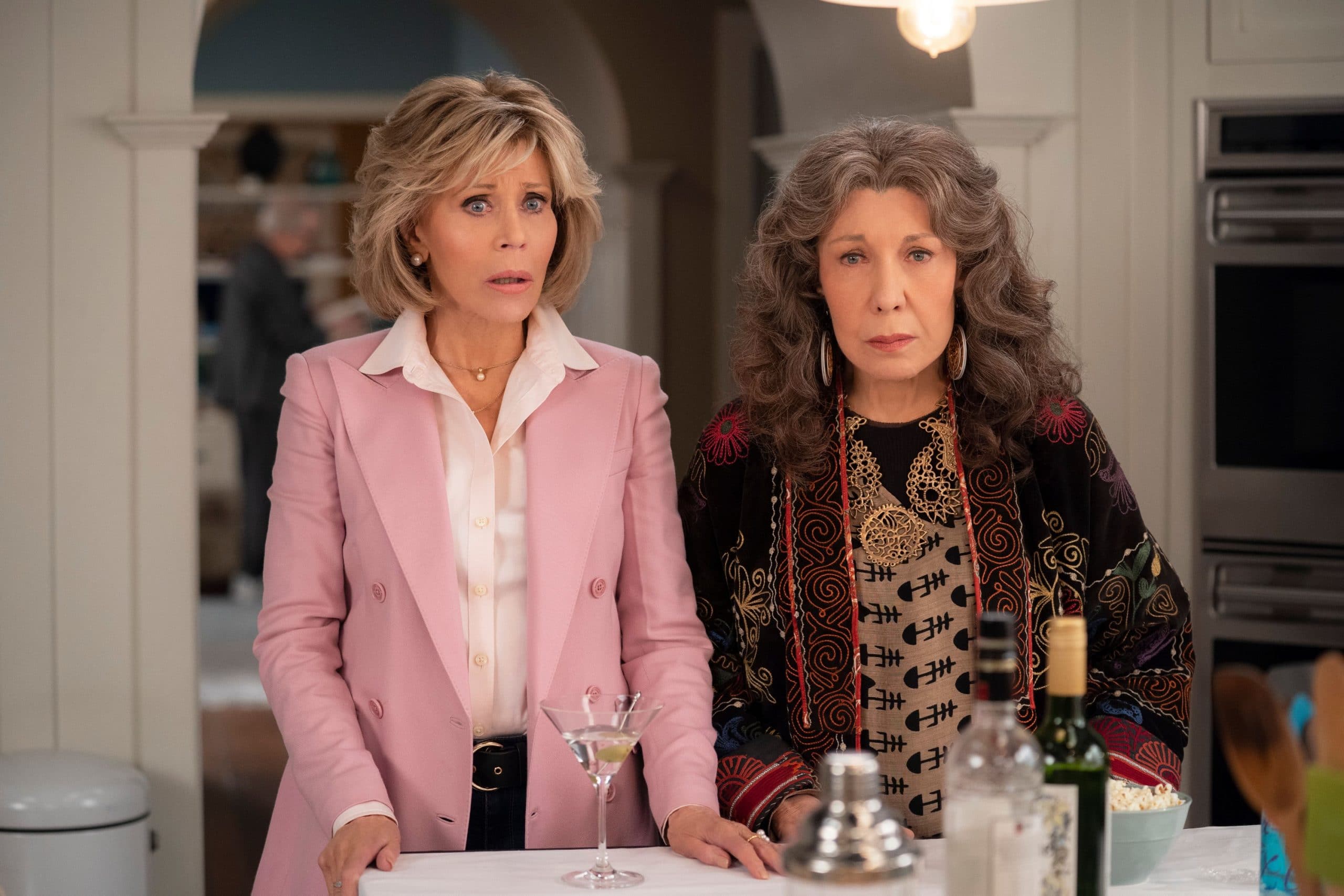 GRACE AND FRANKIE, from left: Jane Fonda, Lily Tomlin