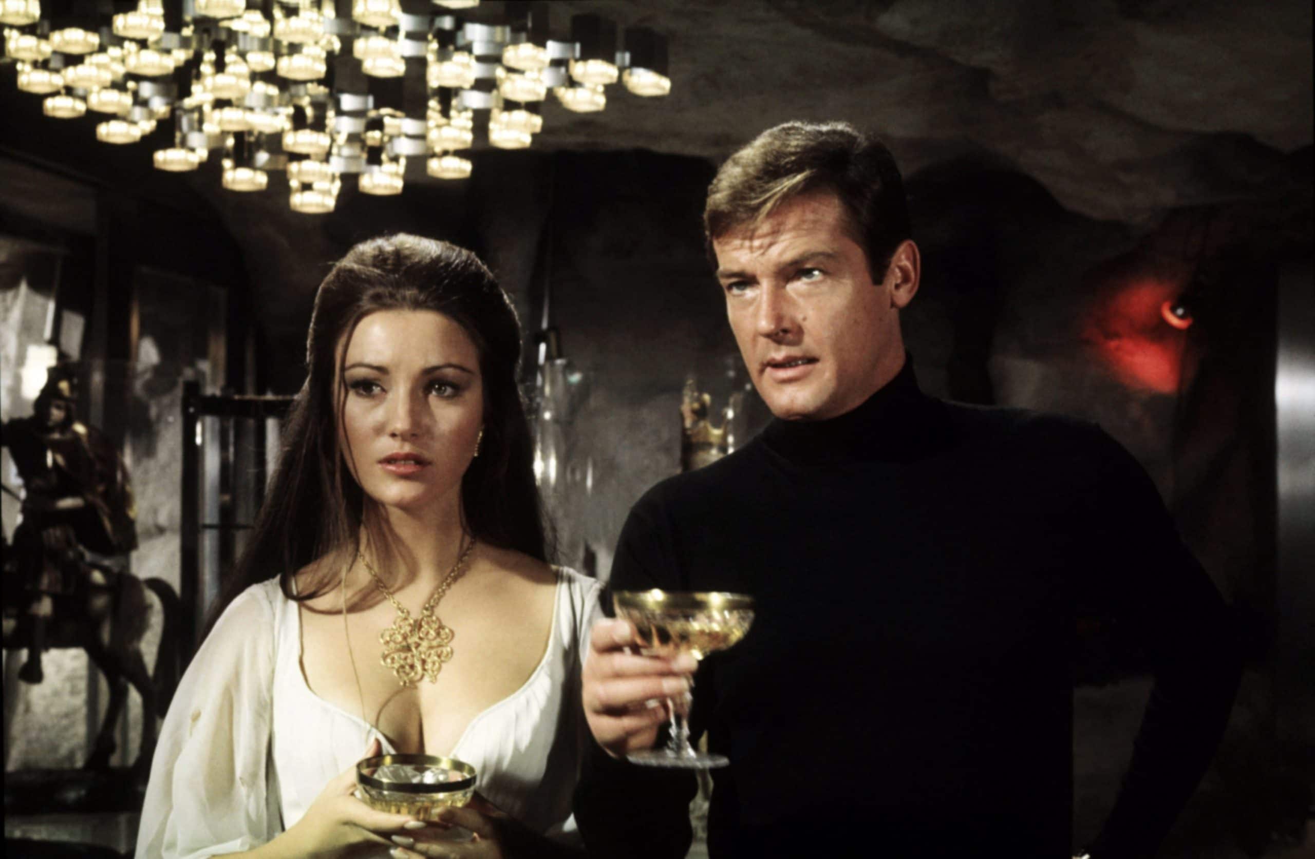 LIVE AND LET DIE, from left: Jane Seymour, Roger Moore, 1973,