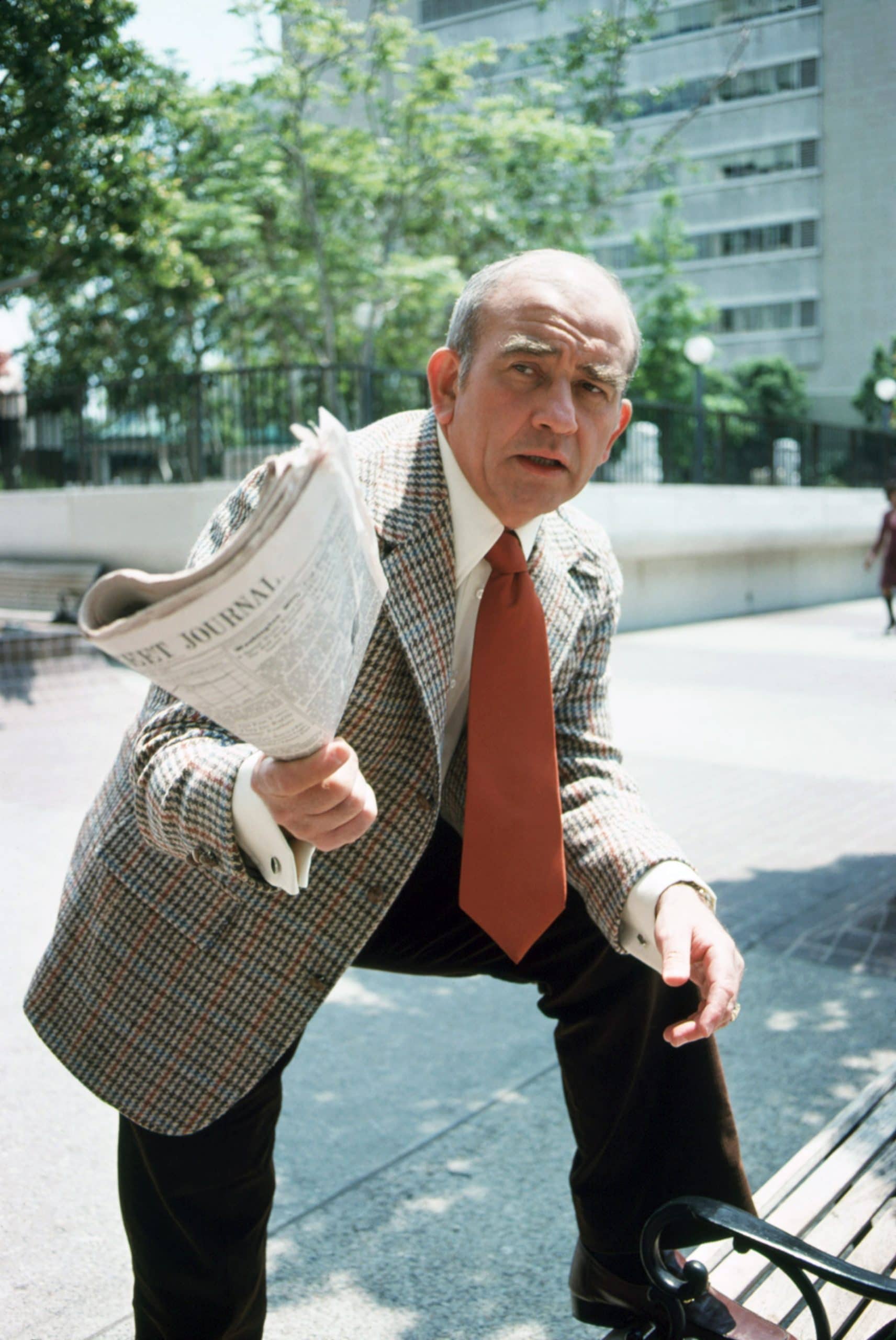 LOU GRANT, Ed Asner, (Season 1)