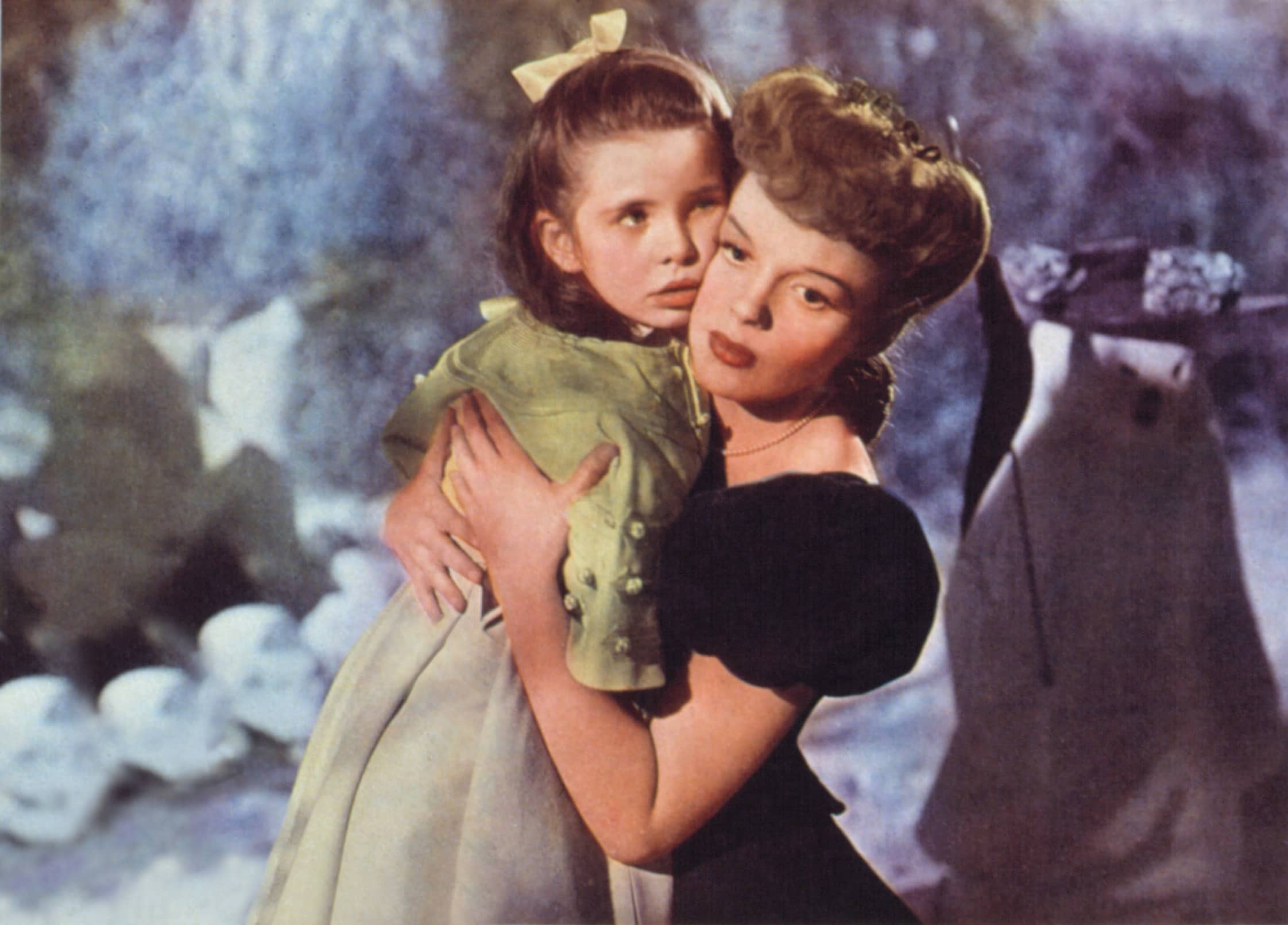MEET ME IN ST. LOUIS, Margaret O'Brien, Judy Garland, 1944