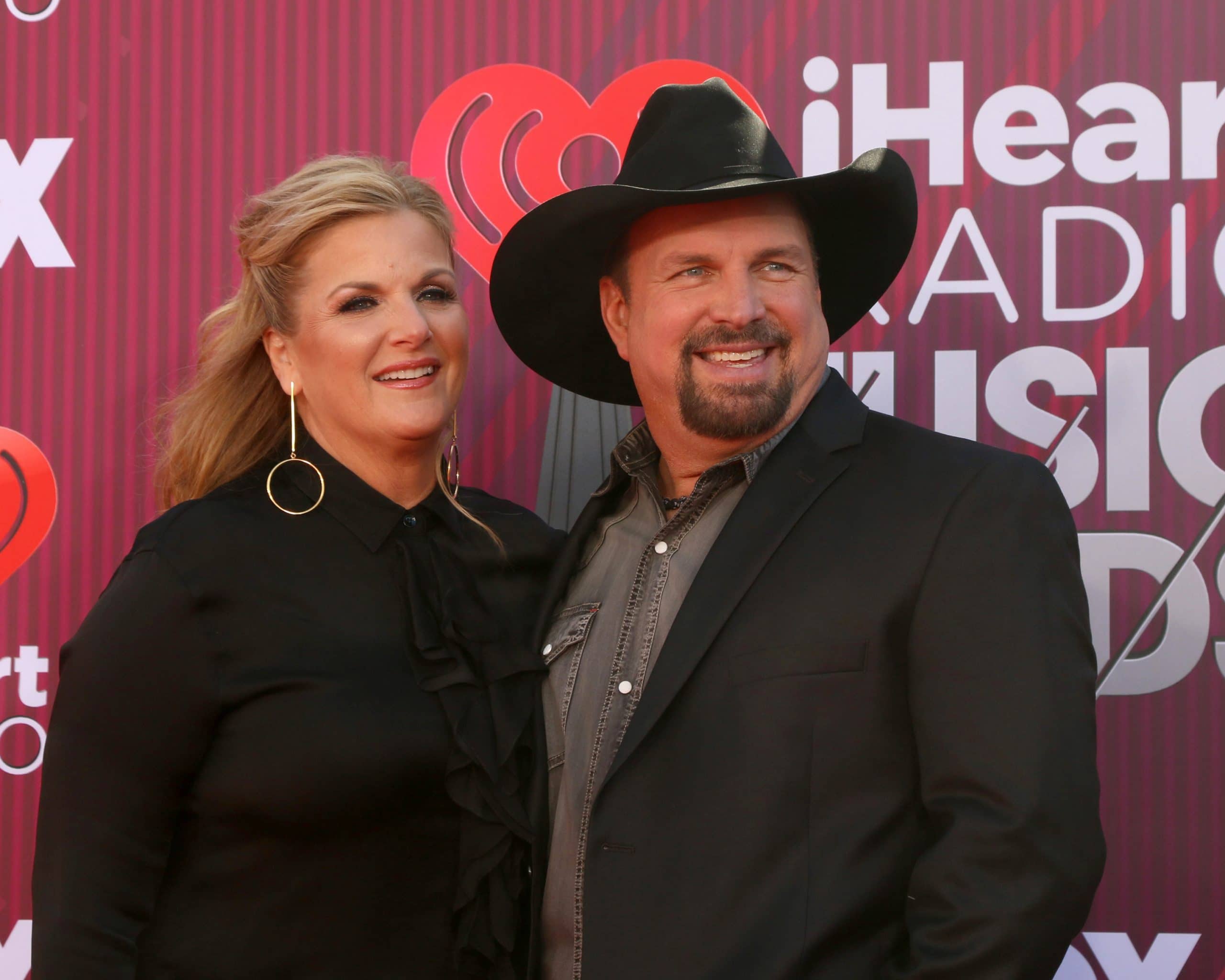 country stars trisha yearwood garth brooks