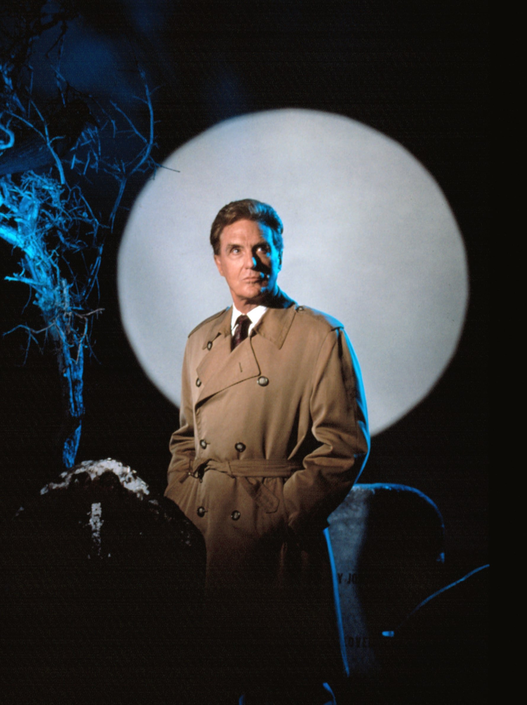 UNSOLVED MYSTERIES, Robert Stack