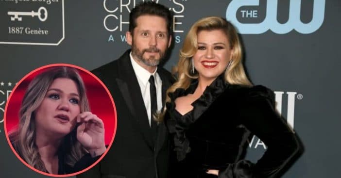 Kelly Clarkson Tears Up Over 'Voice' Performance Amid Her Own Divorce