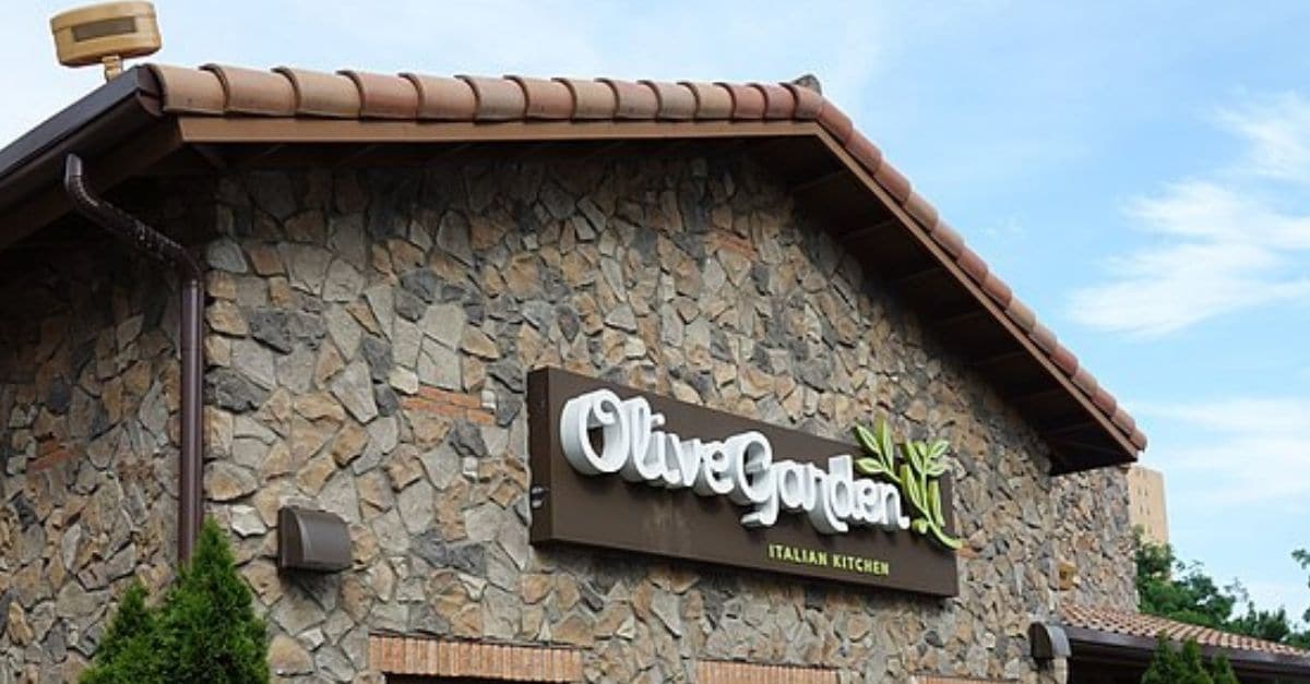 Olive Garden's Parent Company Is Facing A Lawsuit Over Tipping Policy