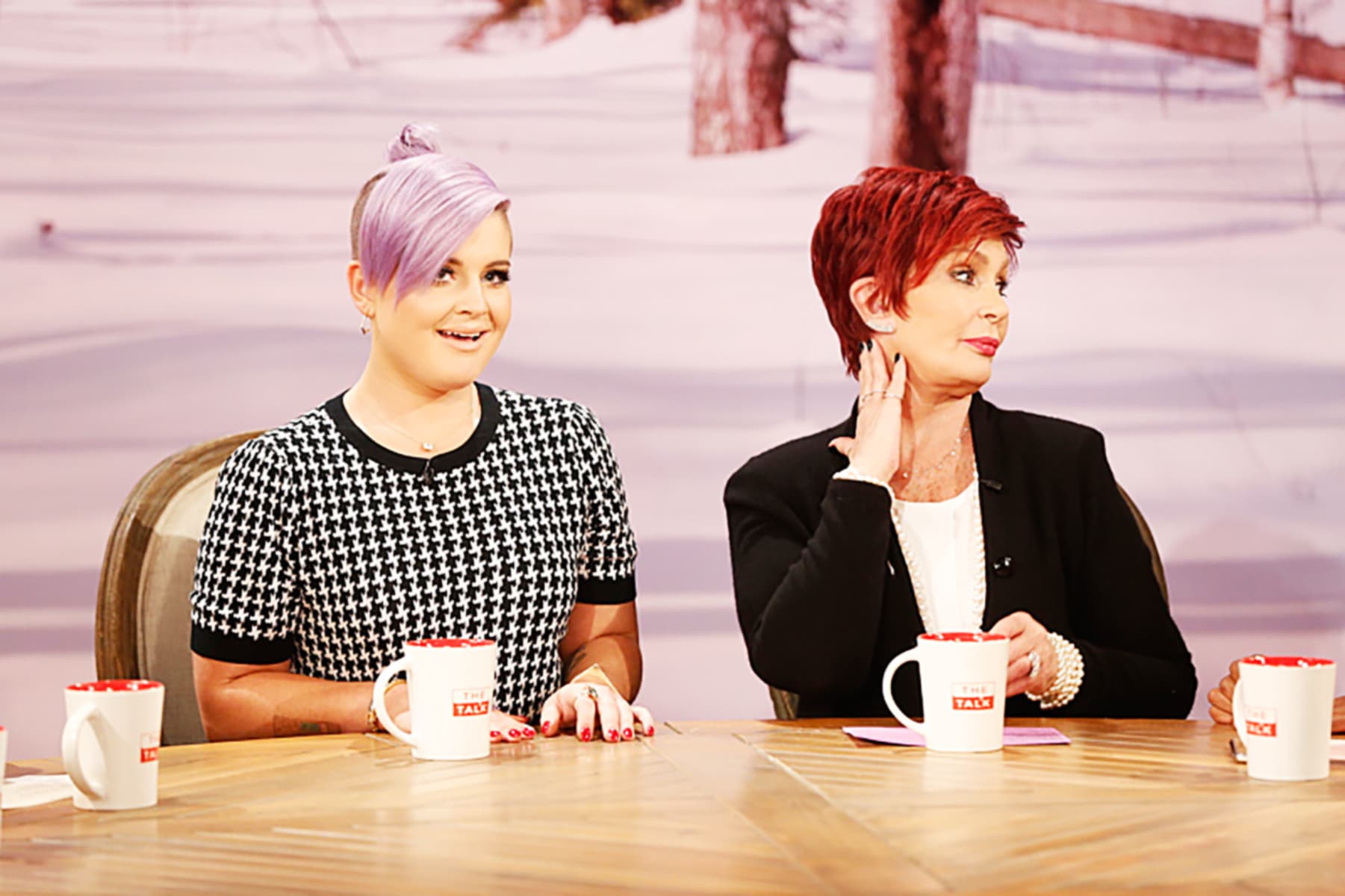 THE TALK, l-r: Kelly Osbourne, Sharon Osbourne