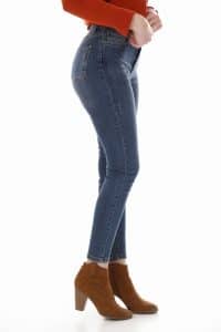 Millennials assert skinny jeans offer style mom jeans don't