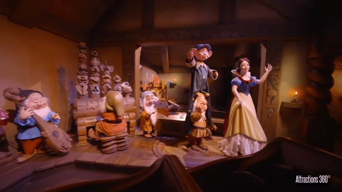 People Are Not Happy With This New Scene At Disneylands Snow White Ride Laptrinhx News 