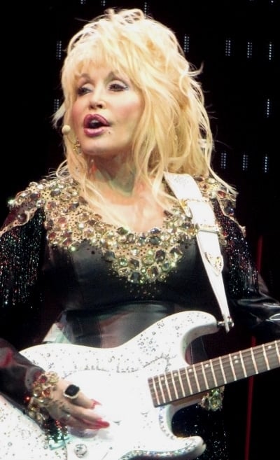 dolly parton performing