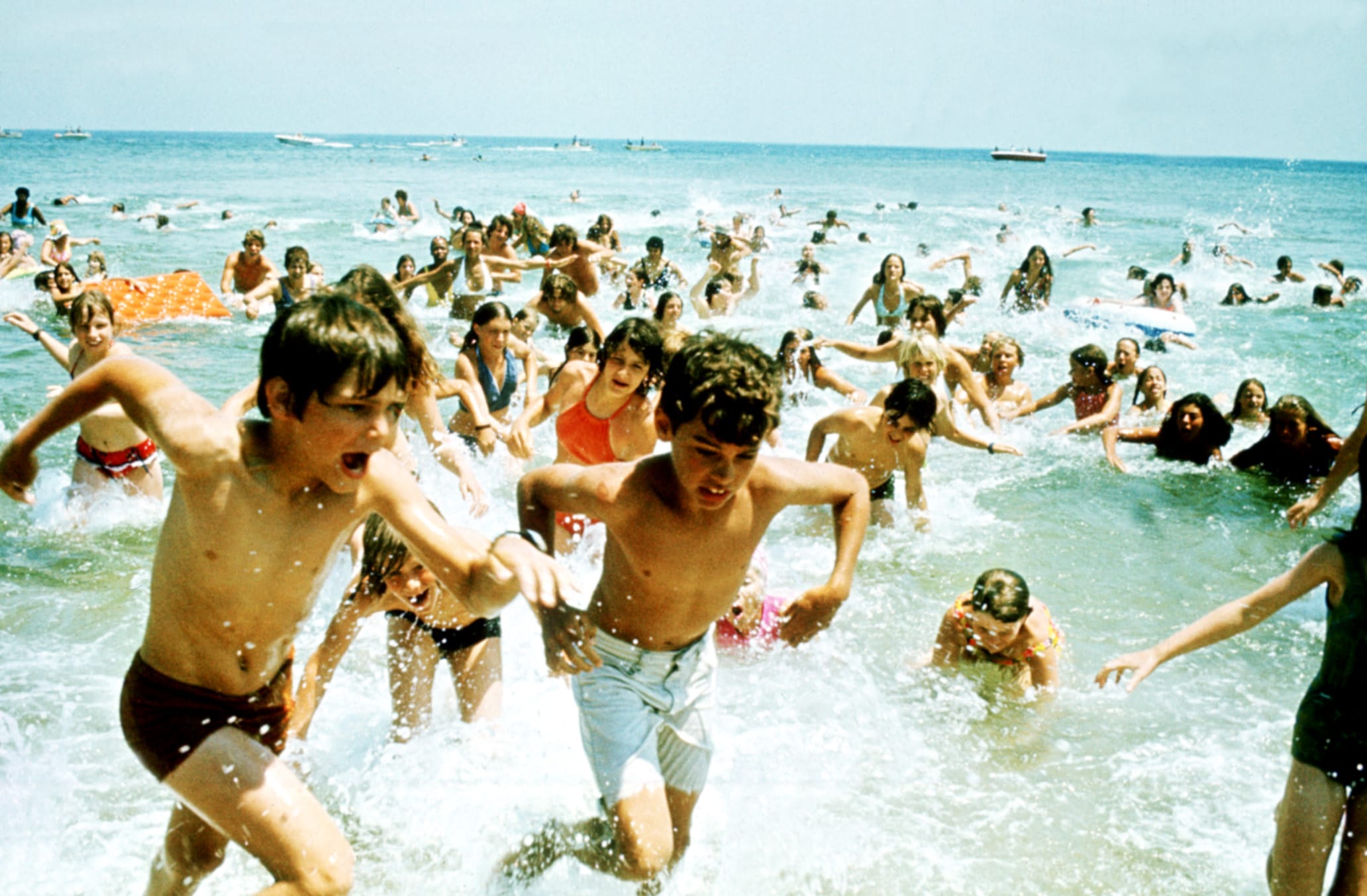 jaws extras running from the water 