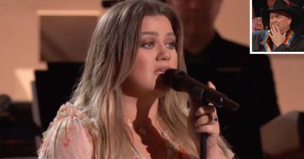 Garth Brooks Tears Up As Kelly Clarkson Performs His Song, "The Dance"