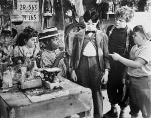 BUBBLING TROUBLES, from left: Leonard Landy, Darla Hood, Billie 'Buckwheat' Thoma