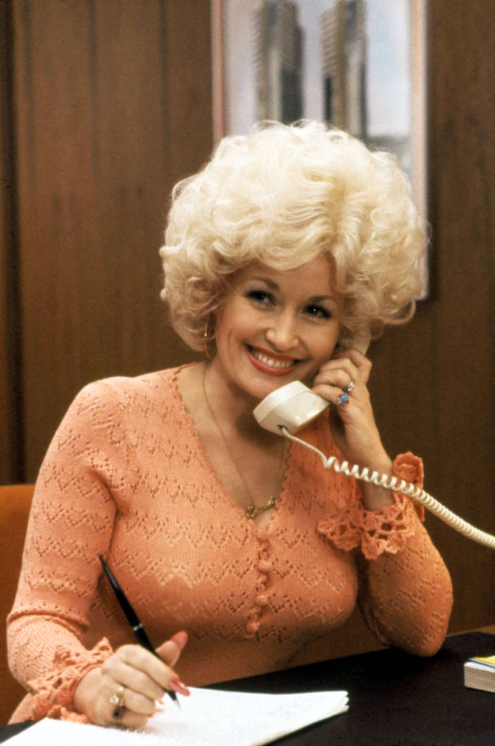 NINE TO FIVE, (aka 9 TO 5), Dolly Parton, 1980