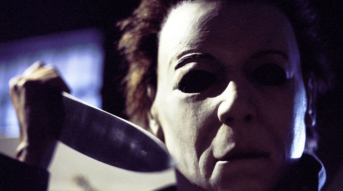 Michael Myers holding knife