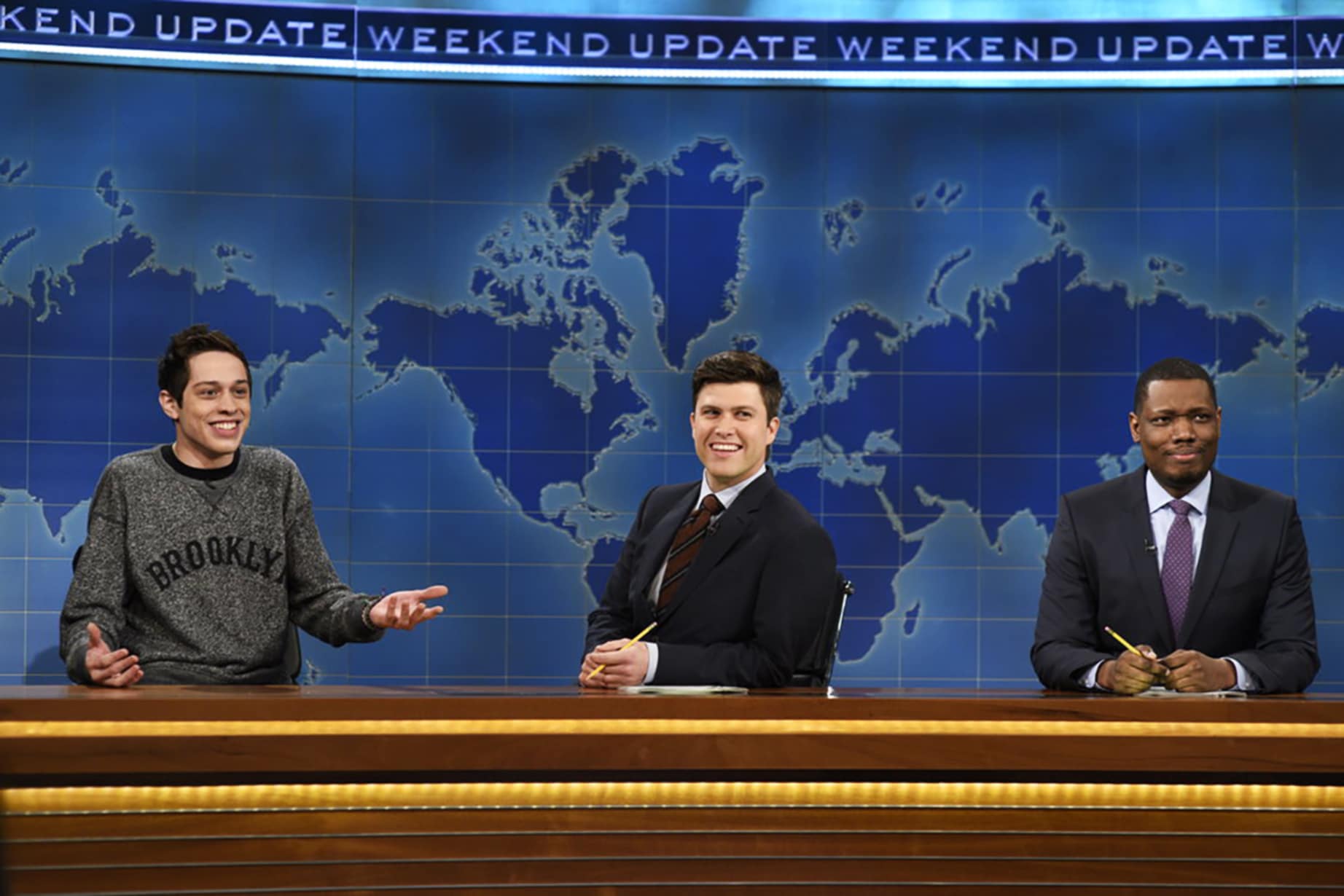 SATURDAY NIGHT LIVE, (from left): Pete Davidson, Colin Jost, Michael Che, 'Weekend Update', (Season 41, ep. 4105, aired Nov. 14, 2015)