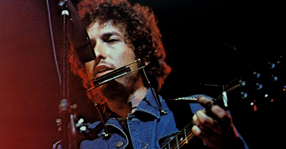 Bob Dylan Brings Back “Every Grain Of Sand” For First Time In Almost A ...