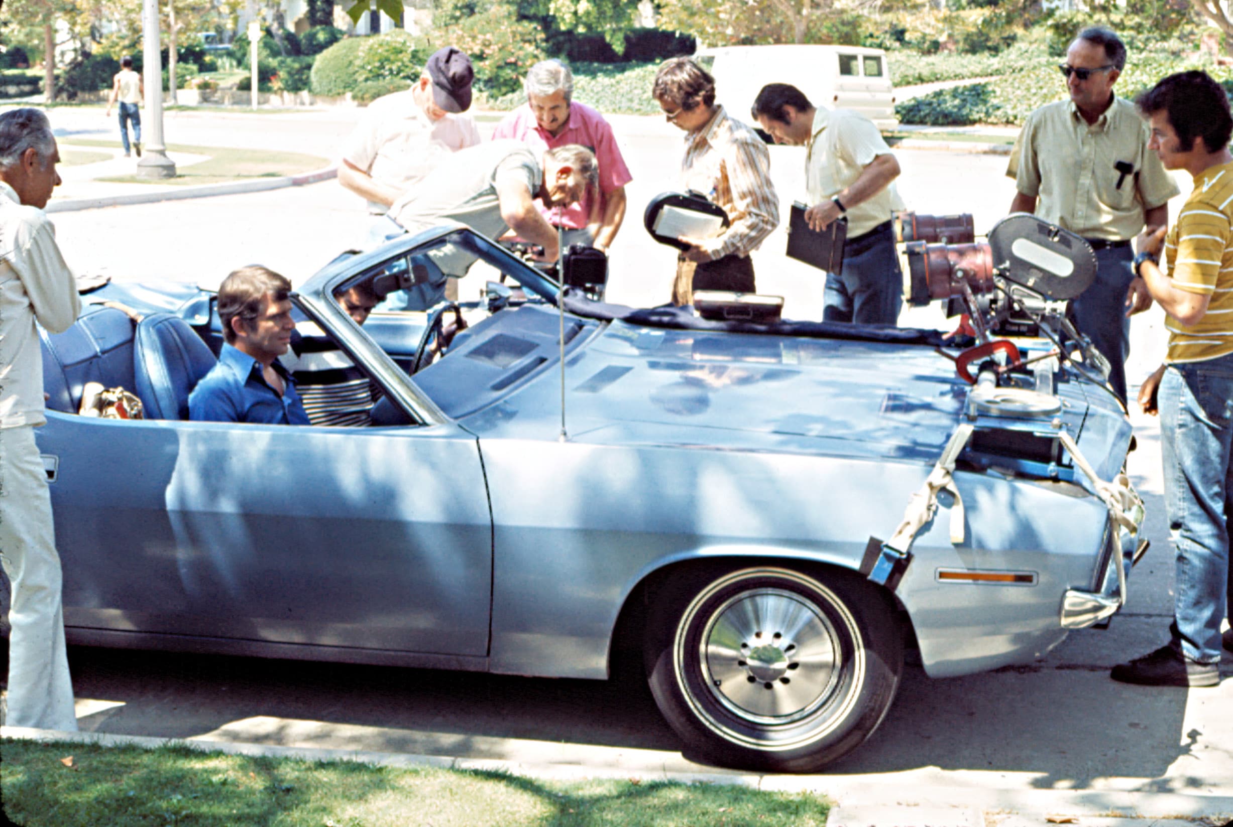 THE BRADY BUNCH, Robert Reed and the production crew, filming a scene in his car, 1969-1974