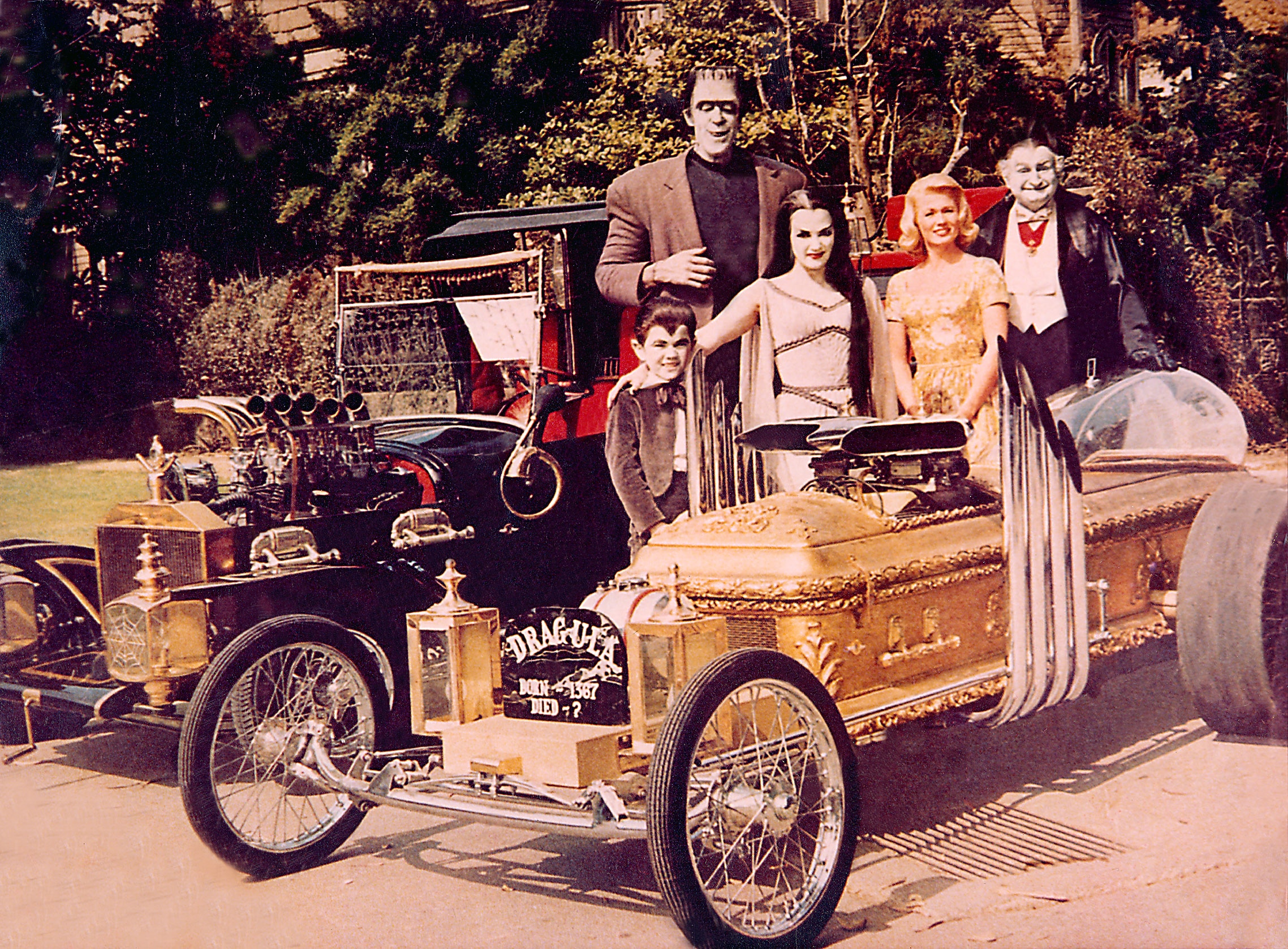 THE MUNSTERS, Butch Patrick, Fred Gwynne, Yvonne De Carlo, Pat Priest, Al Lewis, 1964-66 