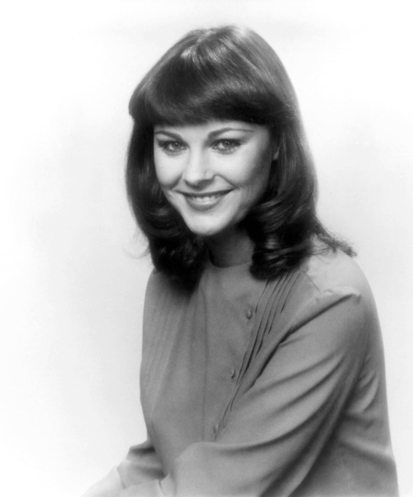 Linda McCullough From 'B. J. And The Bear' Is Now 67 And A Painter And