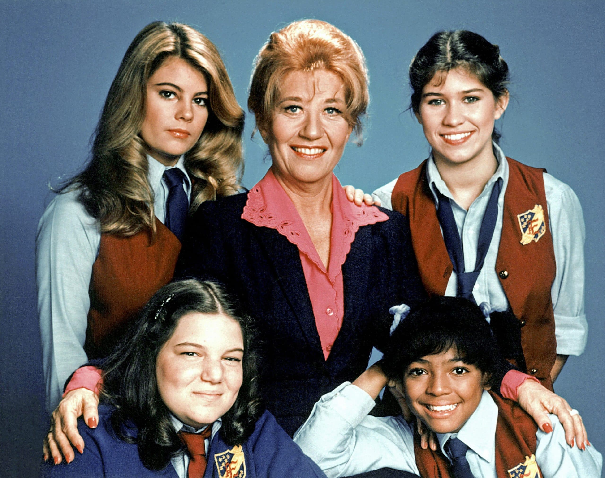 THE FACTS OF LIFE, (from left): Lisa Whelchel, Mindy Cohn, Charlotte Rae, Kim Fields, Nancy McKeon, 1979-88