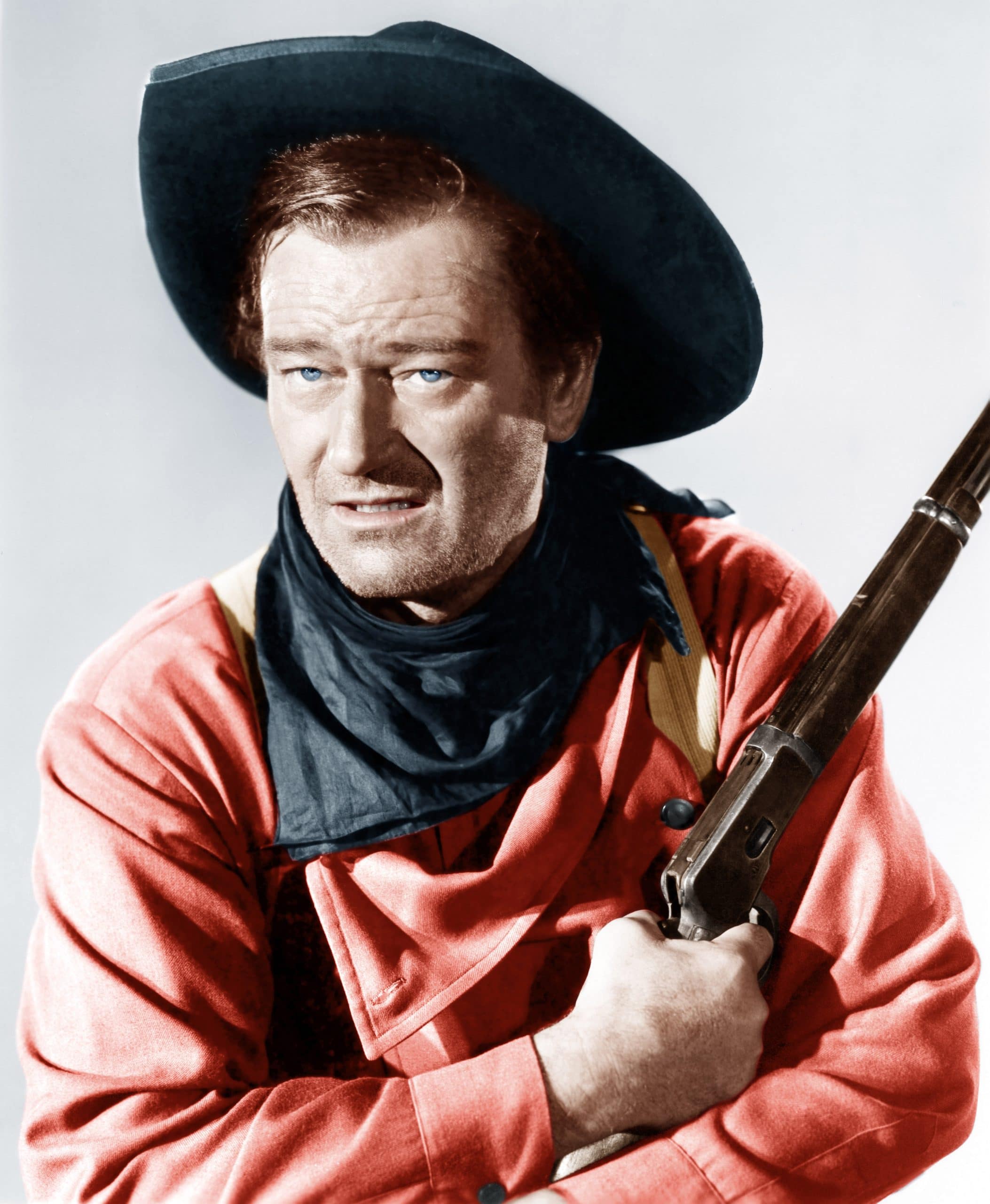 John Wayne berete. Звезда вестернов 60-70 годов. Джон Уэйн обливают с пистолета. Уэйн фото с оружием.