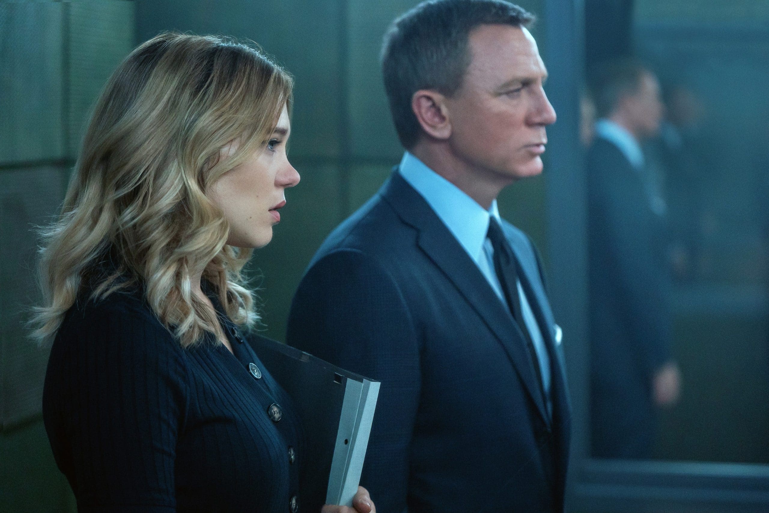 NO TIME TO DIE, from left: Lea Seydoux, Daniel Craig as James Bond, 2021
