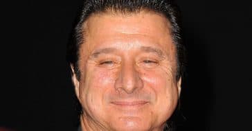 Steve Perry hates when artists use auto tune