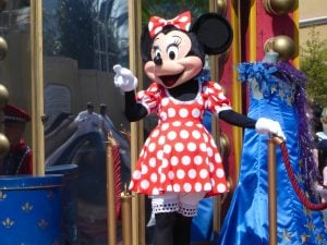 This marks a turning point where Minnie does not go for a dress, be it red or purple or otherwise