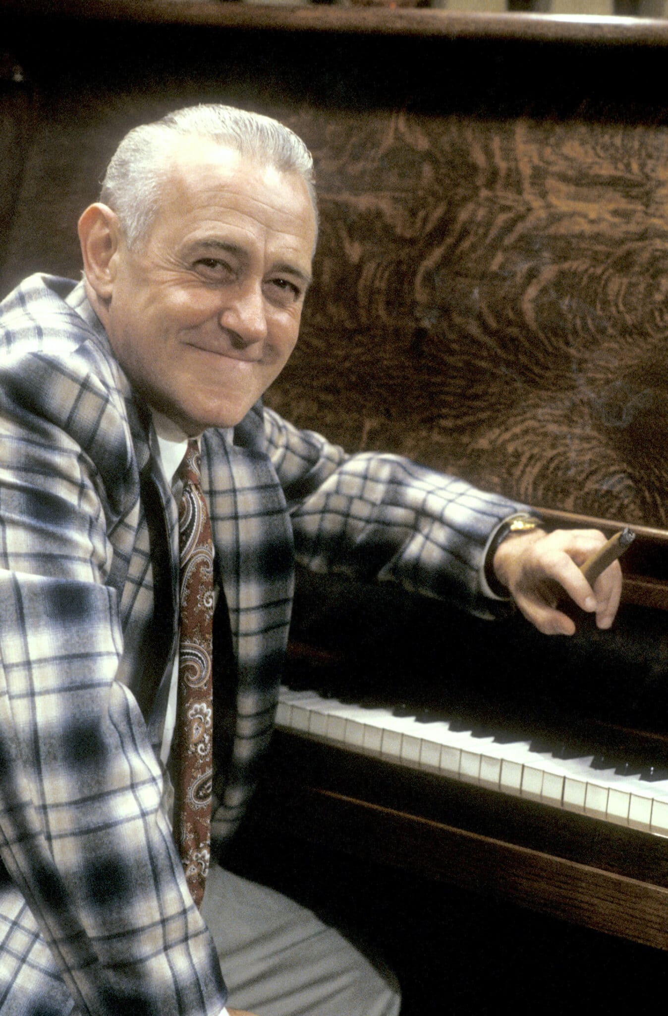 CHEERS, John Mahoney, 'Do Not Forsake Me, O' My Postman'