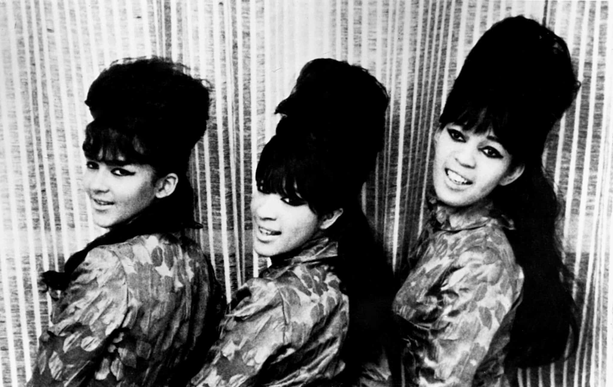 THE RONETTES, Estelle Bennett, Ronnie Spector, Nedra Talley, c. 1964