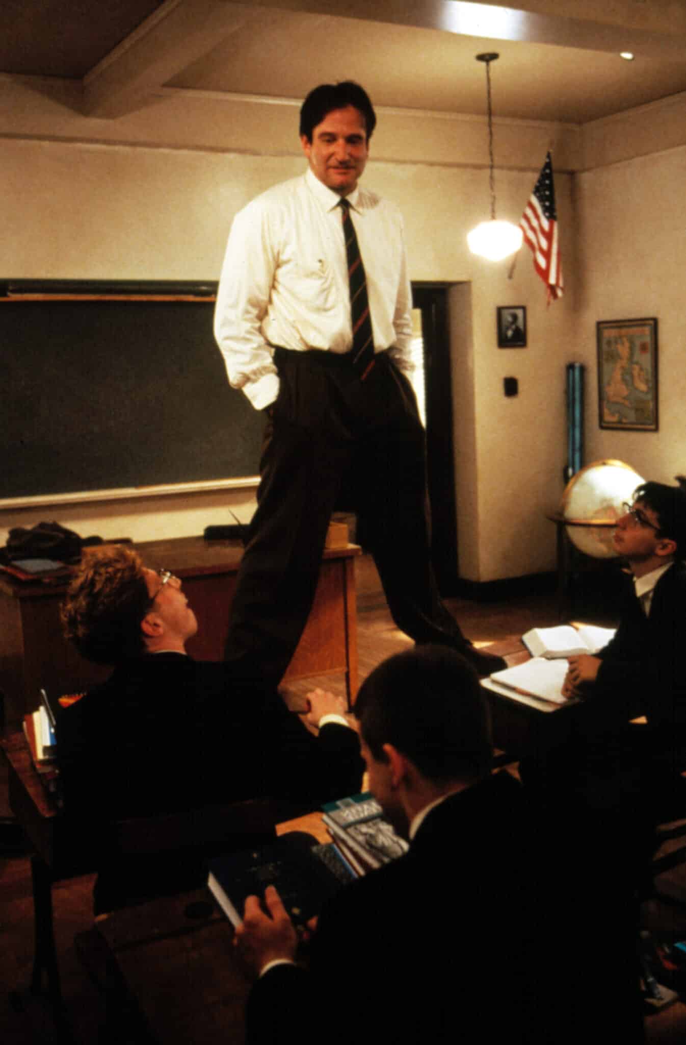 DEAD POETS SOCIETY, Robin Williams, 1989 