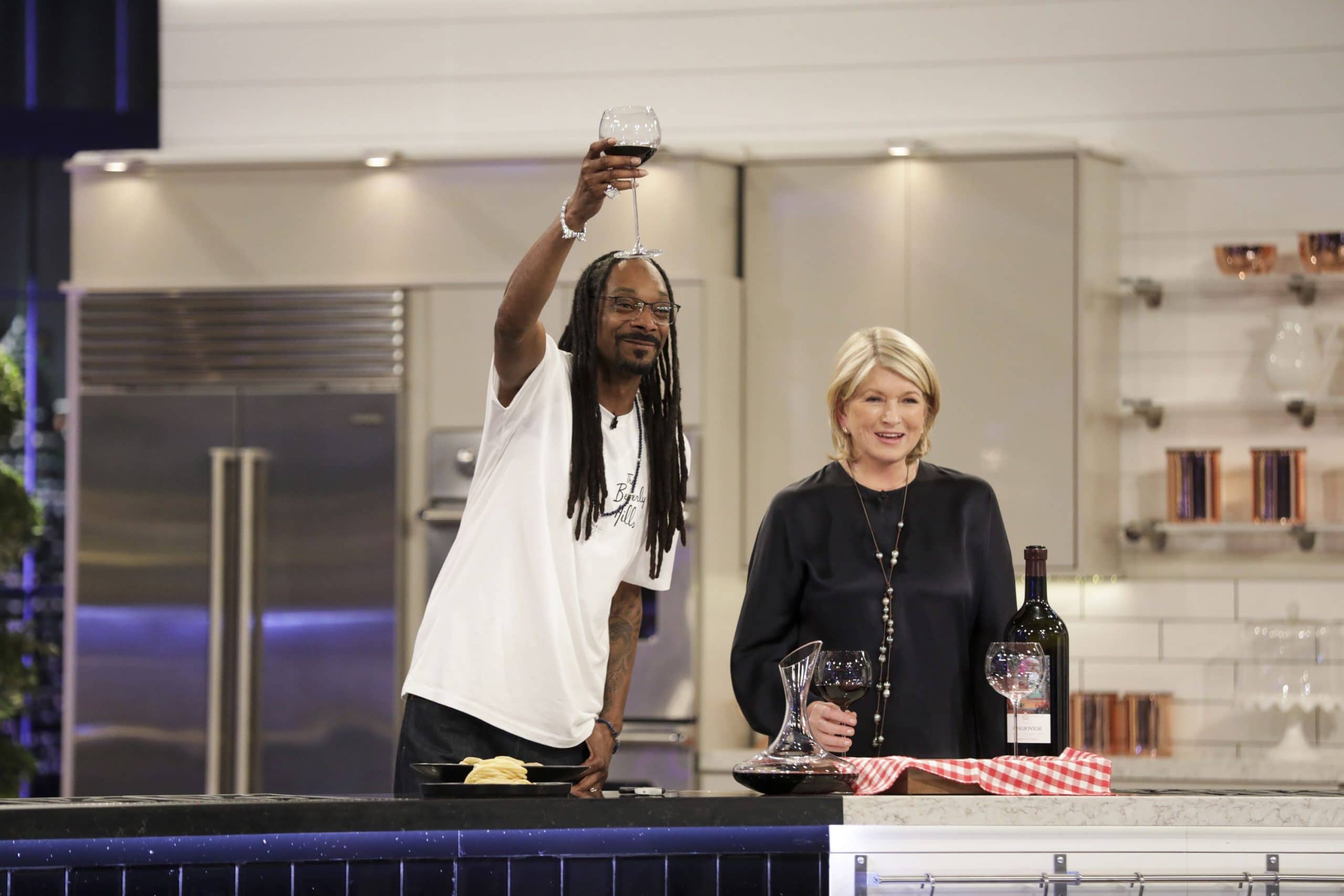 MARTHA AND SNOOP'S POTLUCK PARTY CHALLENGE, (from left): Snoop Dogg, Martha Stewart