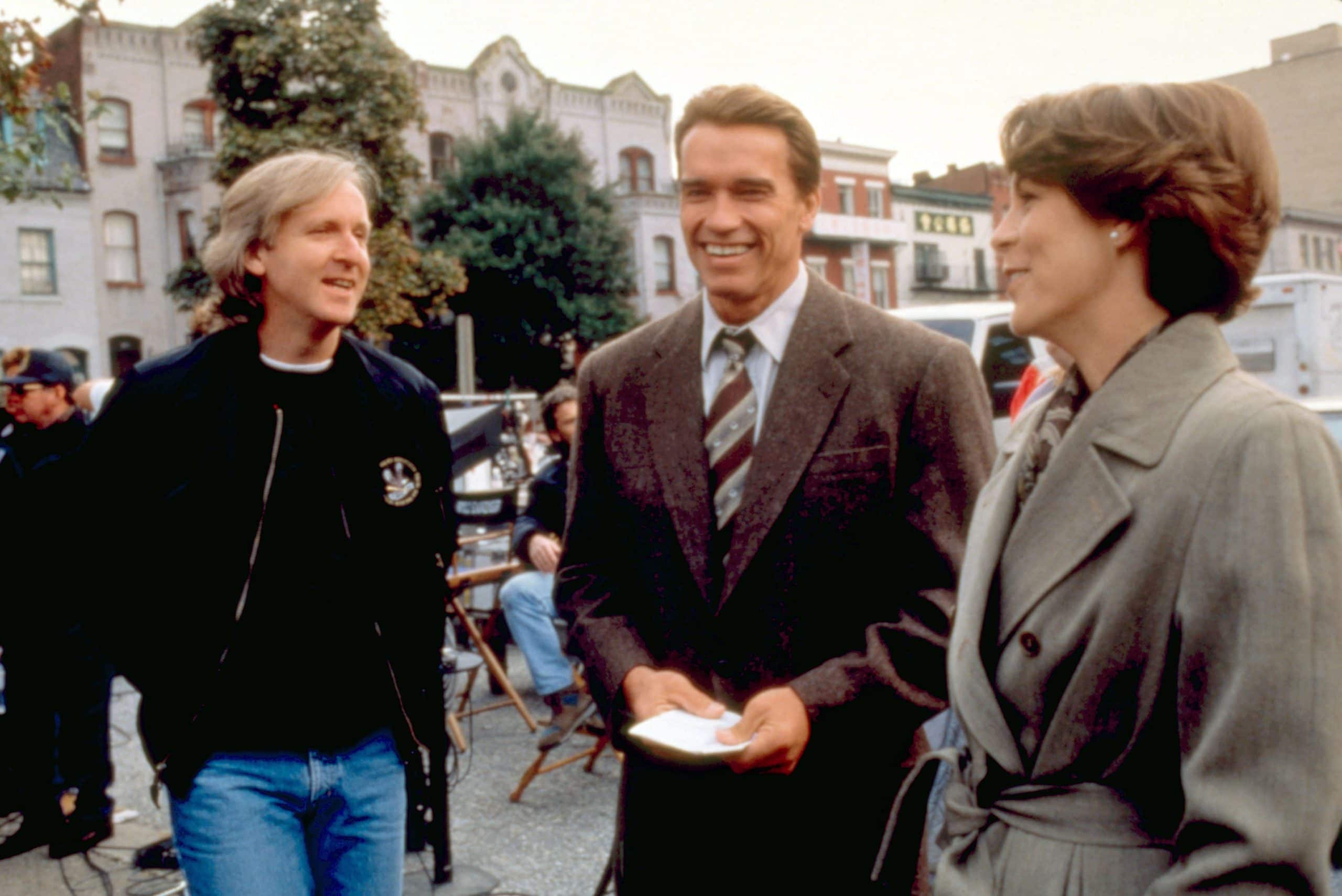 TRUE LIES, director James Cameron, Arnold Schwarzenegger, Jamie Lee Curtis, on set, 1994