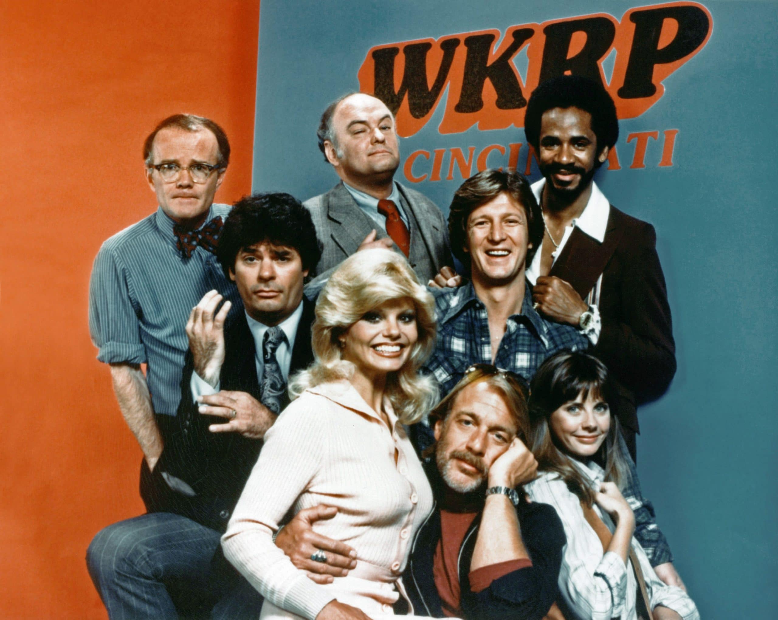 WKRP IN CINCINNATI, (back row, from left): Richard Sanders, Gordon Jump, Tim Reid, (middle): Frank Bonner, Gary Sandy, (front): Loni Anderson, Jan Howard Hesseman, Smithers, 1978-82