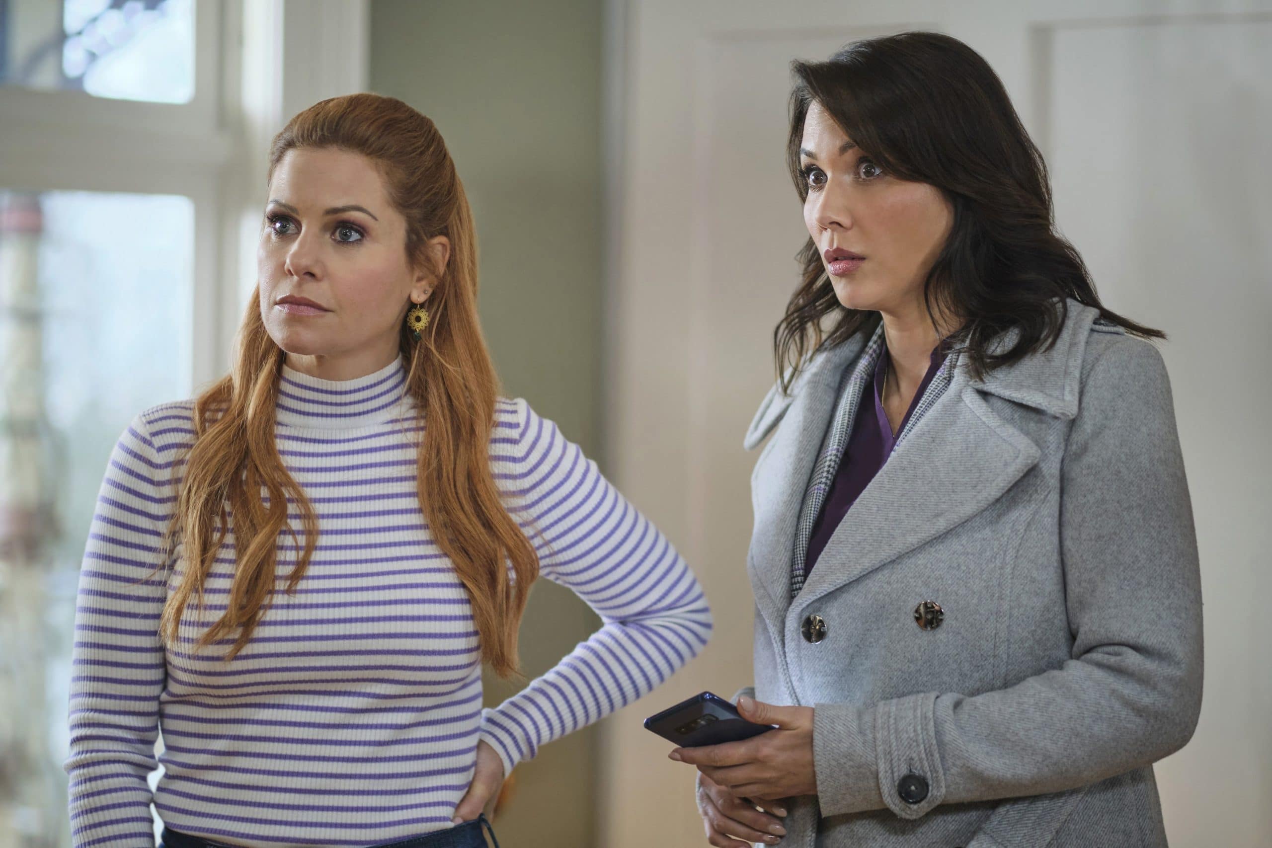 AURORA TEAGARDEN MYSTERIES: HAUNTED BY MURDER, from left: Candace Cameron Bure, Lexa Doig