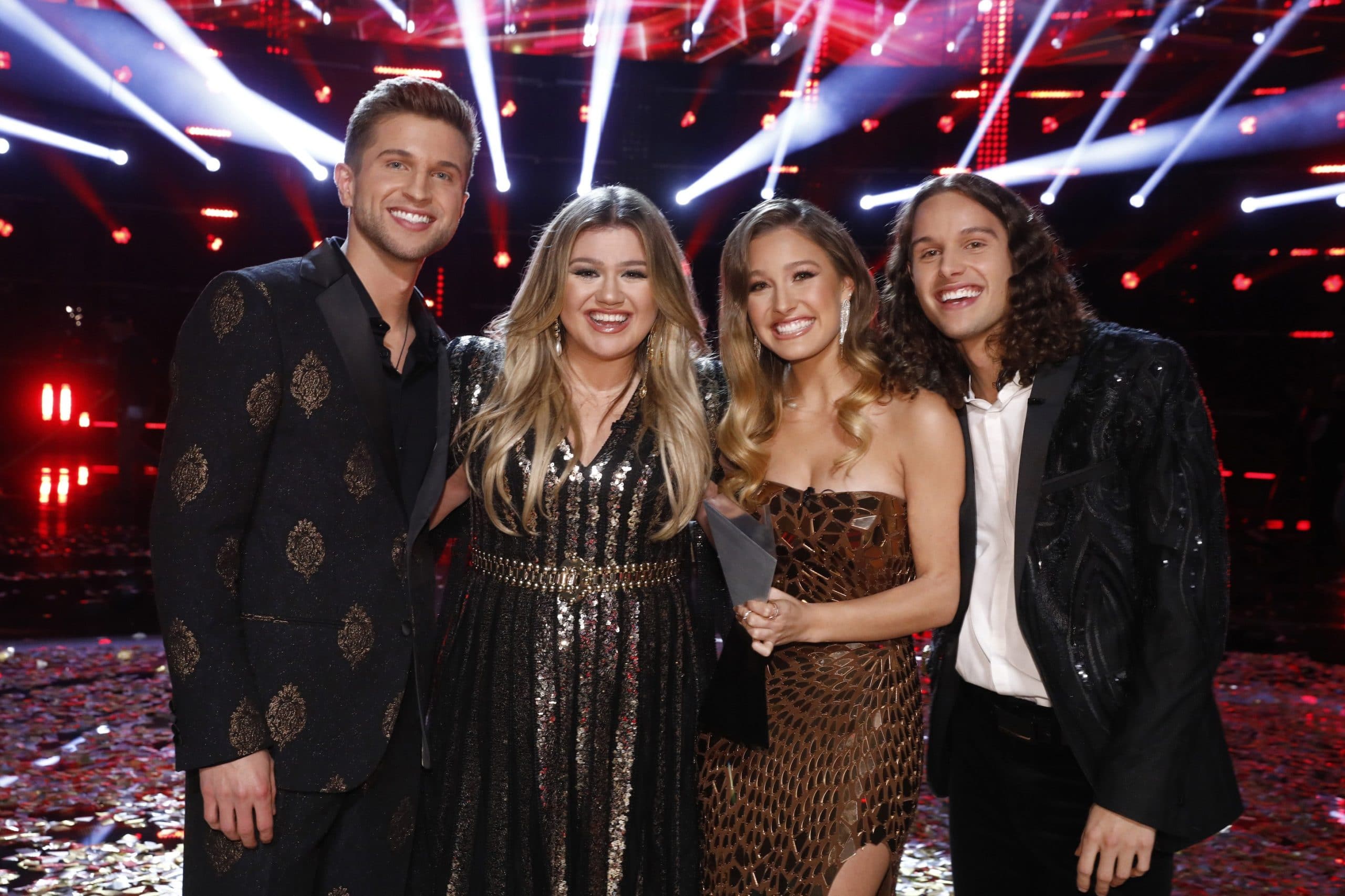 THE VOICE, Kelly Clarkson (2nd from left), with winners Girl Named Tom (Caleb Liechty, Bekah Liechty, Joshua Liechty), 'Live Finale'