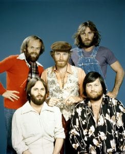 THE BEACH BOYS, Dennis Wilson (standing), and (counter clockwise), Brian Wilson, Carl Wilson, Al Jardine and Mike Love