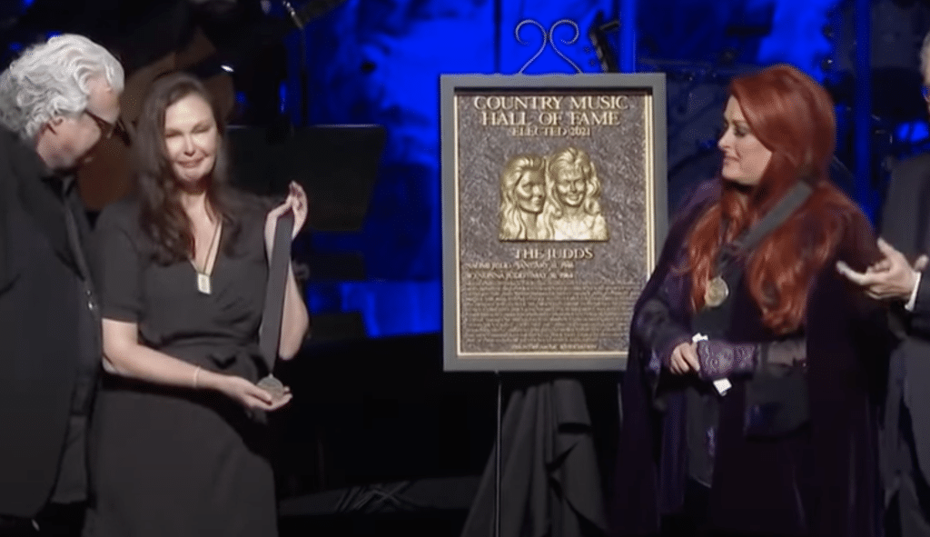 Naomi Judd's daughters honor their late mother