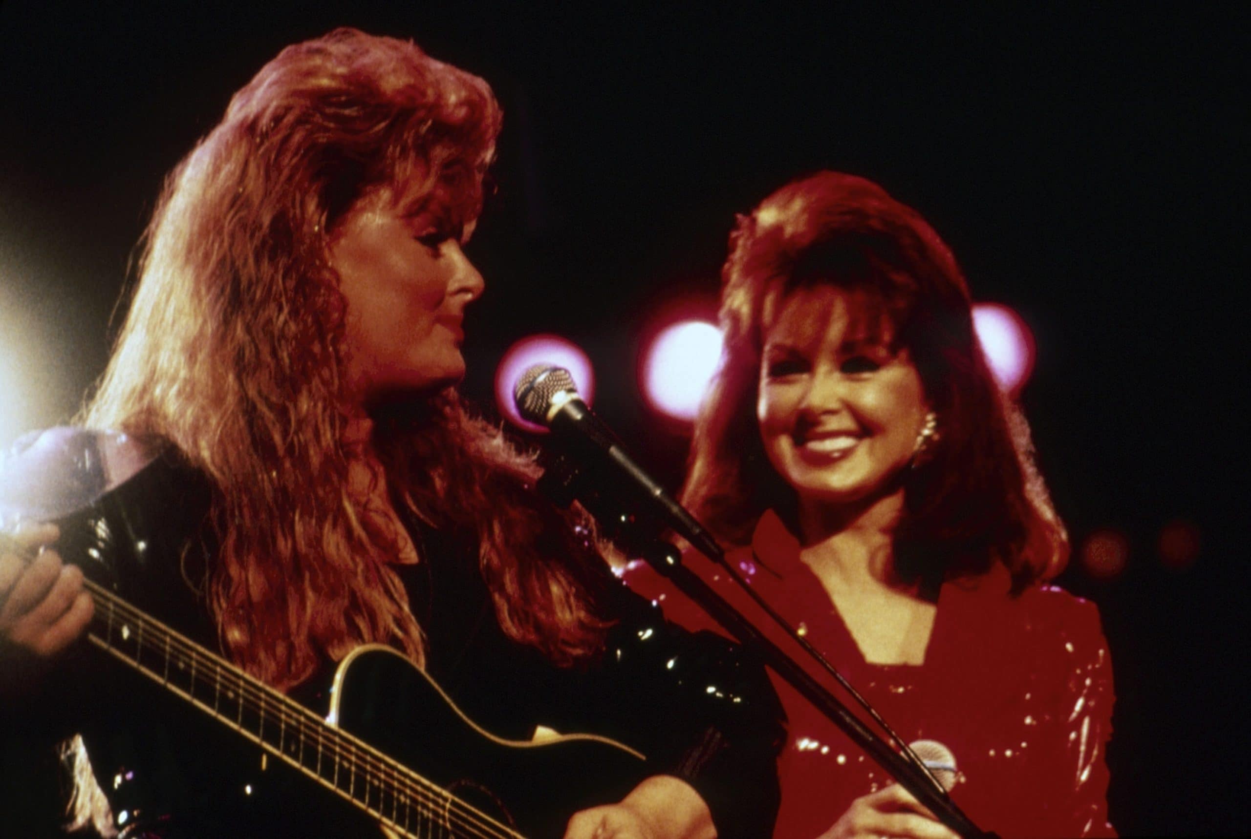 THE JUDDS: THEIR FINAL CONCERT, from left: Wynonna Judd, Naomi Judd