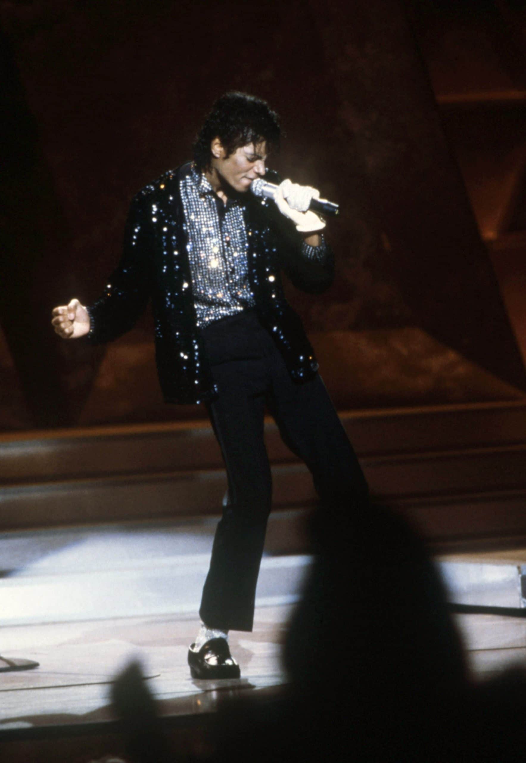 Doctors Examine Michael Jackson’s Impossible Dance Move