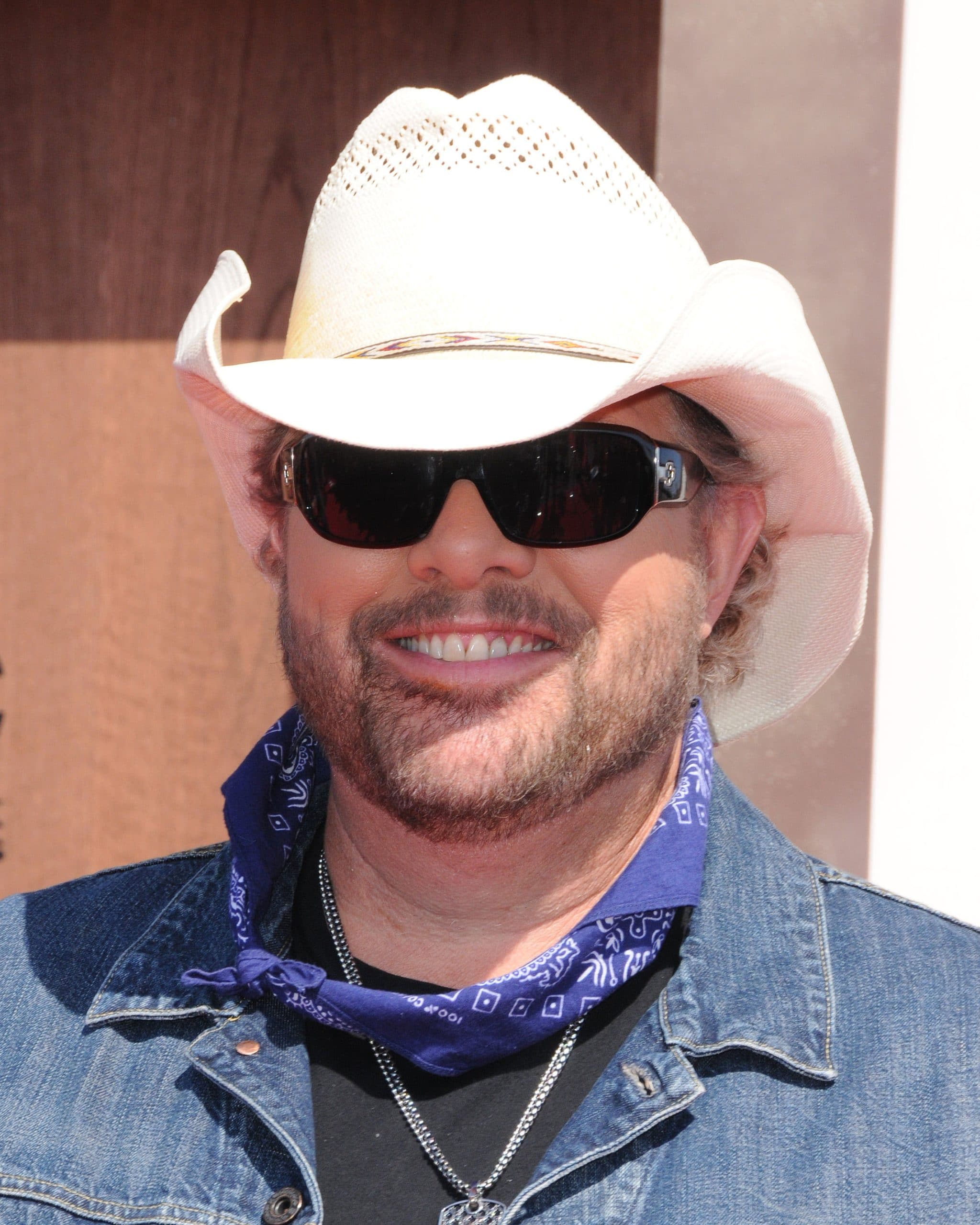 Jason Aldean Lends Support To Toby Keith After Cancer Diagnosis