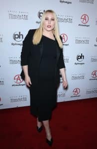 Hayley Hasselhoff shows off her curves