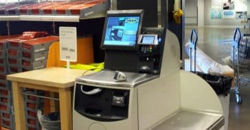 Lawyer warns shoppers to avoid self checkouts
