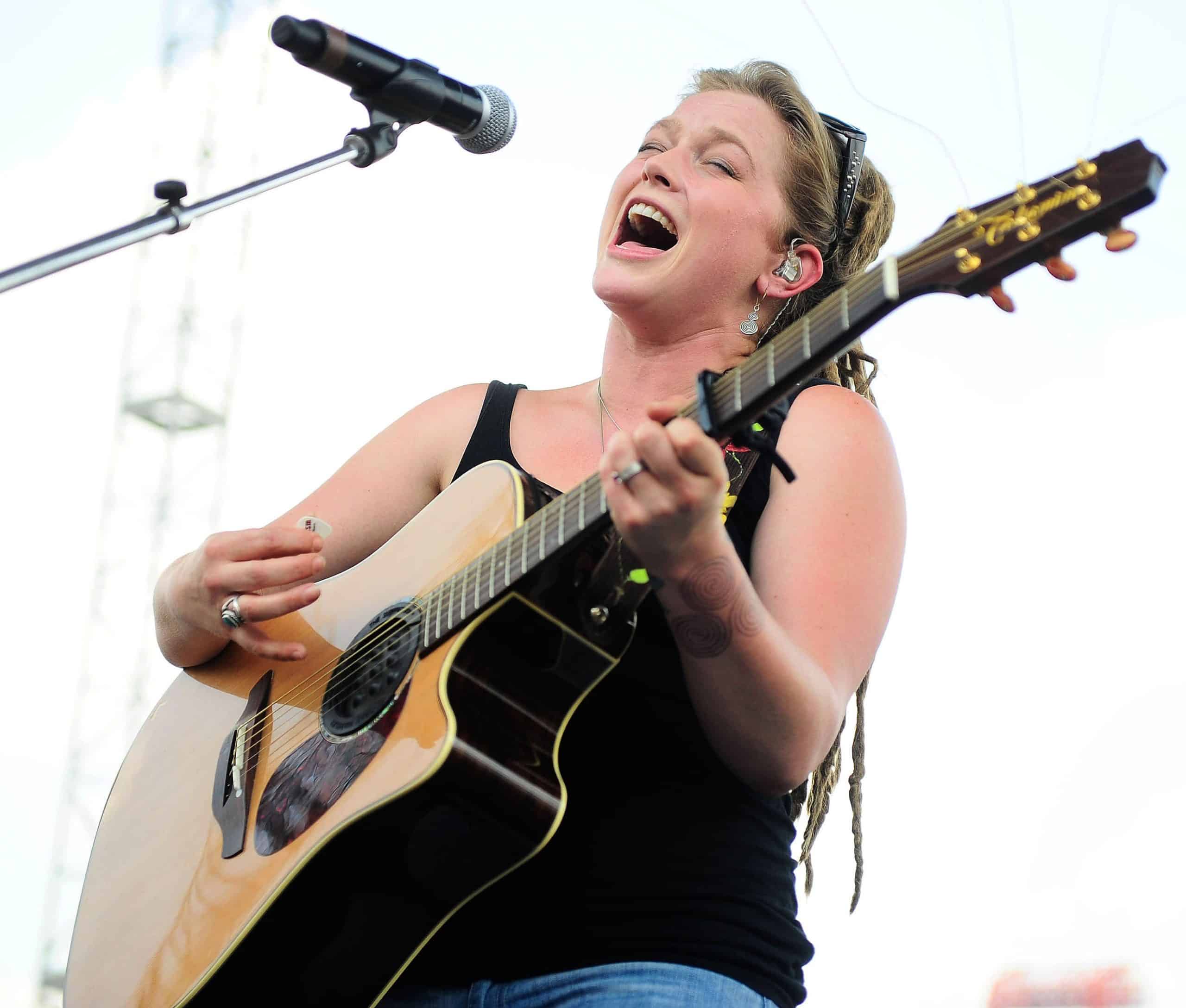 Crystal Bowersox performs at the 2011 CMA Music Festival LP