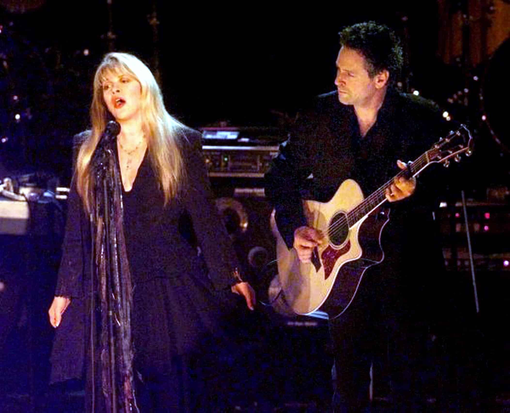 FLEETWOOD MAC, Stevie Nicks, Lindsey Buckingham, 2000's concert performance 