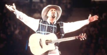 Garth Brooks to re air highlights from concert